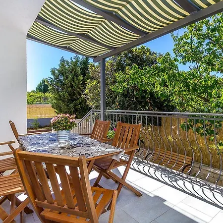 Neu Renovierte Mit Klima, Wlan, Terrasse Und Grill