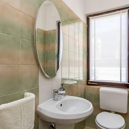 Neu Renovierte Mit Klima, Wlan, Terrasse Und Grill Pola