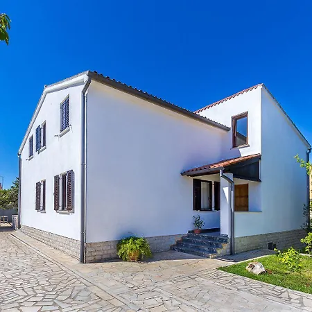 Neu Renovierte Mit Klima, Wlan, Terrasse Und Grill * Pula