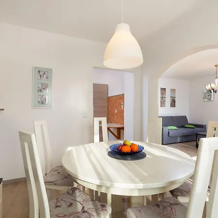 Appartamento Neu Renovierte Mit Klima, Wlan, Terrasse Und Grill Pola