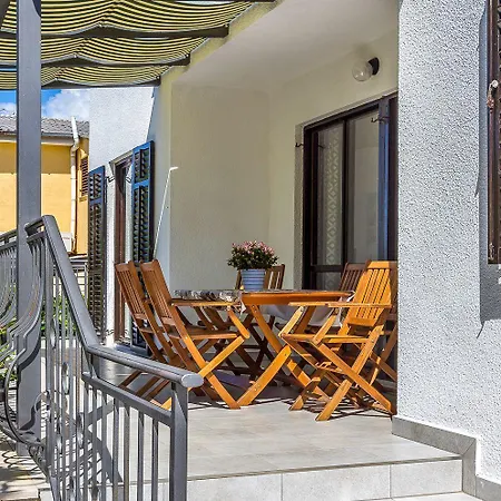 Neu Renovierte Mit Klima, Wlan, Terrasse Und Grill Pula