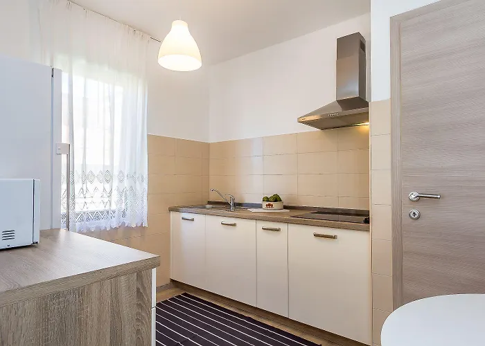 Neu Renovierte Mit Klima, Wlan, Terrasse Und Grill Pola