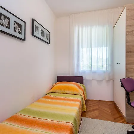 Neu Renovierte Mit Klima, Wlan, Terrasse Und Grill