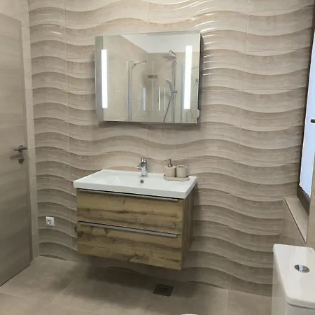 Neu Renovierte Mit Klima, Wlan, Terrasse Und Grill Pula