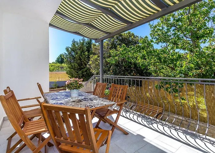 Neu Renovierte Mit Klima, Wlan, Terrasse Und Grill