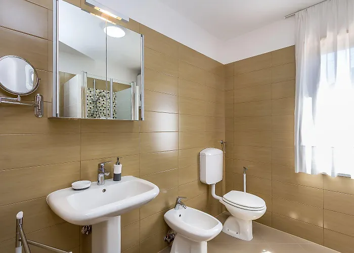 Apartment Neu Renovierte Mit Klima, Wlan, Terrasse Und Grill *