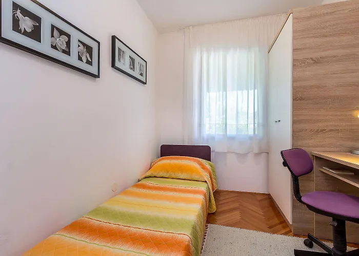 Neu Renovierte Mit Klima, Wlan, Terrasse Und Grill