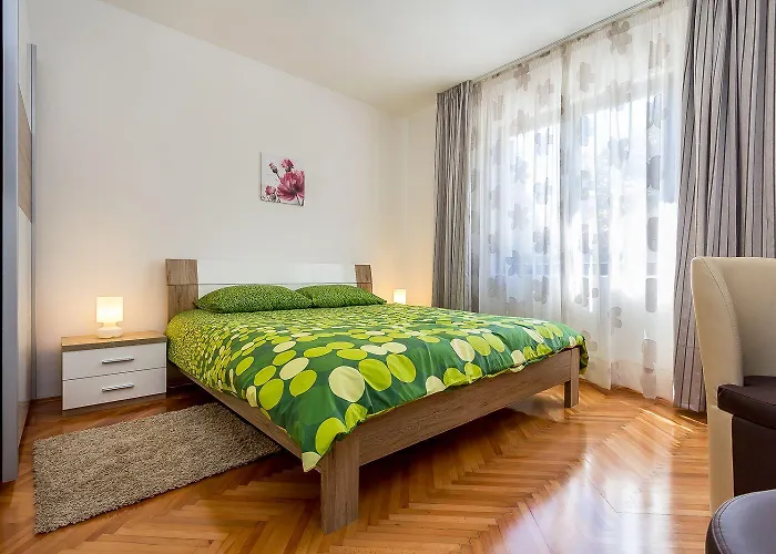 Apartment Neu Renovierte Mit Klima, Wlan, Terrasse Und Grill Pula