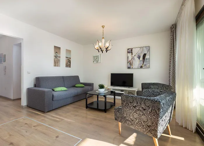 Neu Renovierte Mit Klima, Wlan, Terrasse Und Grill Apartament Pula