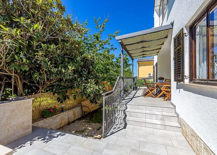 Apartment Neu Renovierte Mit Klima, Wlan, Terrasse Und Grill *