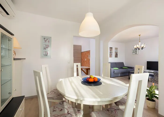 Apartment Neu Renovierte Mit Klima, Wlan, Terrasse Und Grill Pula