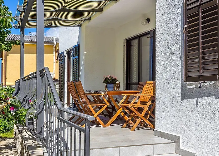Neu Renovierte Mit Klima, Wlan, Terrasse Und Grill Pula