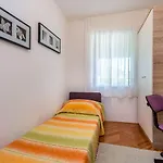 Neu Renovierte Mit Klima, Wlan, Terrasse Und Grill