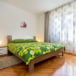 Apartman Neu Renovierte Mit Klima, Wlan, Terrasse Und Grill Pula